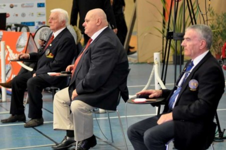 Arbitres du plateau femmes :
Jean BOUSQUET, Guy KOLLER et Jo GUERRERO