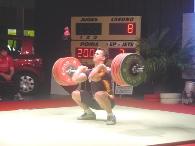 L'espagnol José NAVARRO épaulé à 200kg